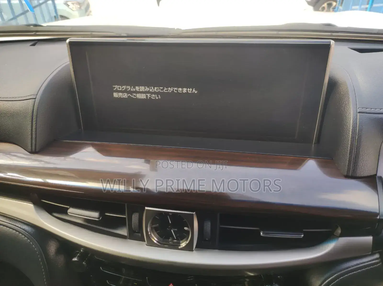 Lexus LX 570 AWD 2019 White
