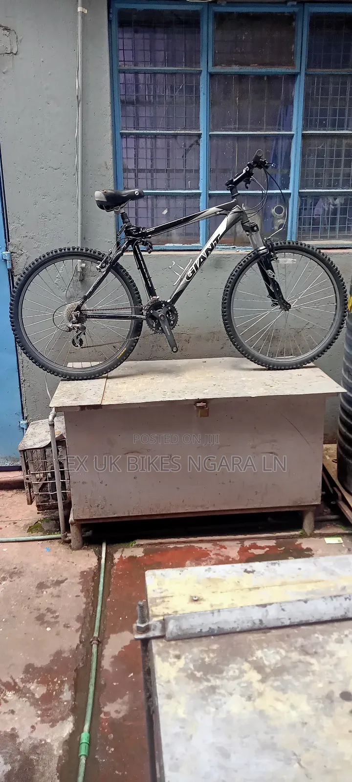 Ex Uk Size 26 Aluminum Giant Mountain Bike 24 Speed