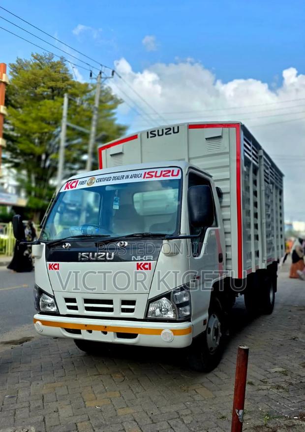Isuzu NKR Covered Body - main view