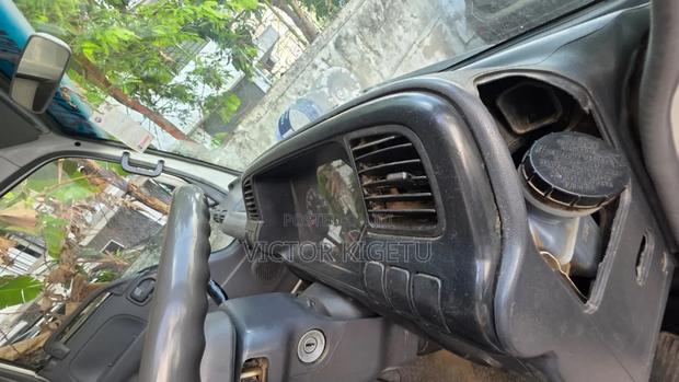 Isuzu NKR Covered Body - thumbnail 6