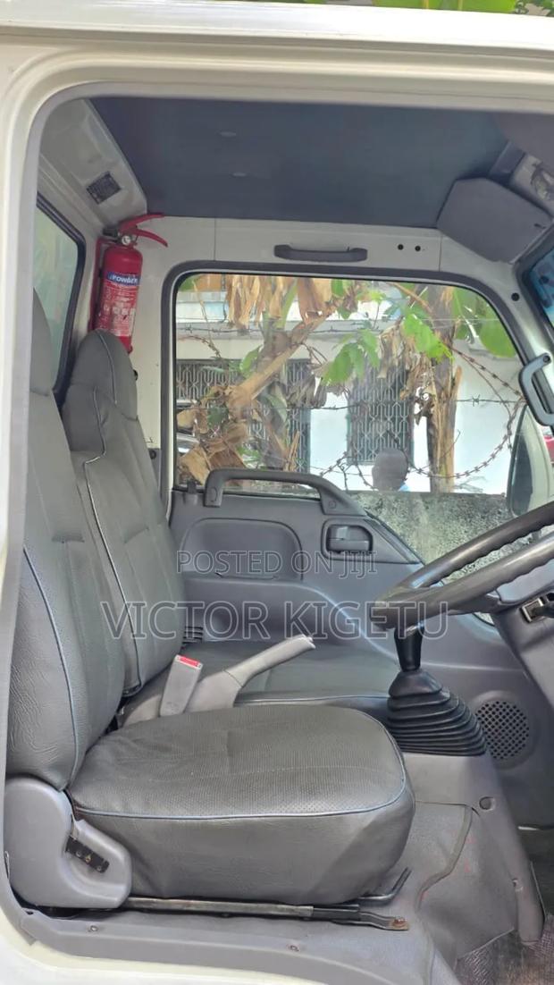 Isuzu NKR Covered Body - thumbnail 7