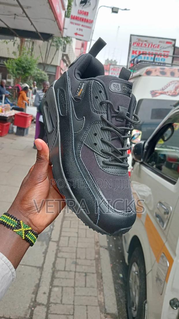 Airmax 90 Black Sneakers - main view