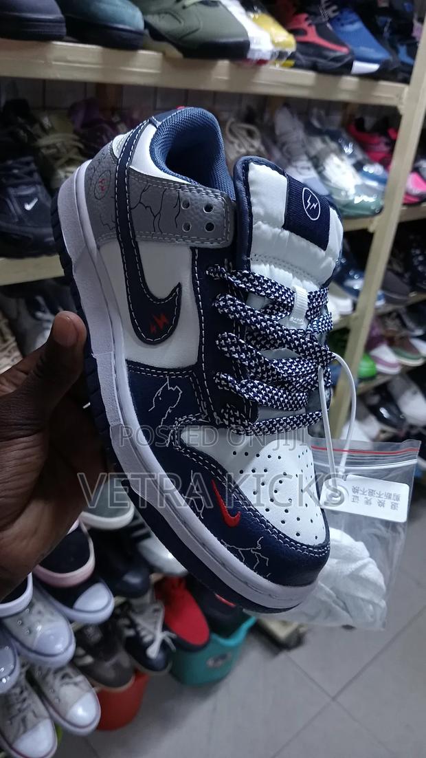 Nike Dunks Low X Cracked Thunder
