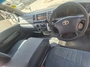 Toyota HiAce 2011 Silver