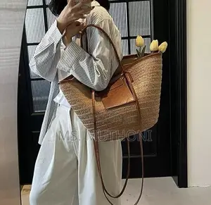 Straw Woven Beach Tote Bag With Leather Straps and a Front Pocket