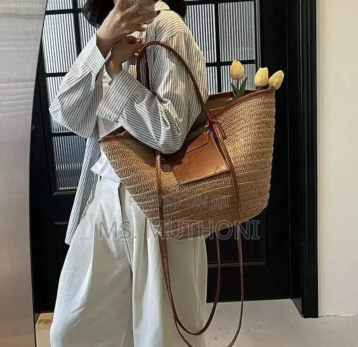 Straw Woven Beach Tote Bag With Leather Straps and a Front Pocket