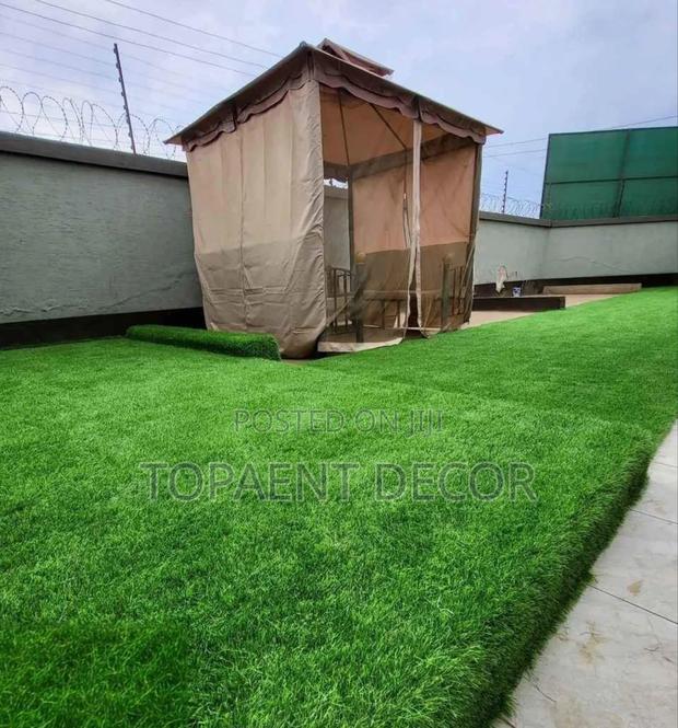 Rooftop Well Installed Green Artificial Grass Carpet 25mm