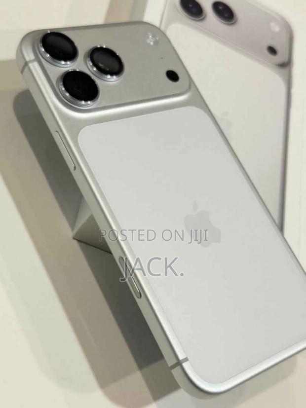 Apple iPhone 17 Pro Max 1 TB Silver - thumbnail 2