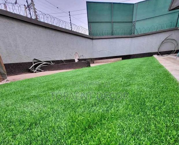 Rooftop Viewing Point Green Artificial Grass Carpet - main view