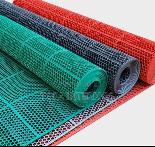 Honeycomb Design Perforated Water Resistant Outdoor Antislip Rugs