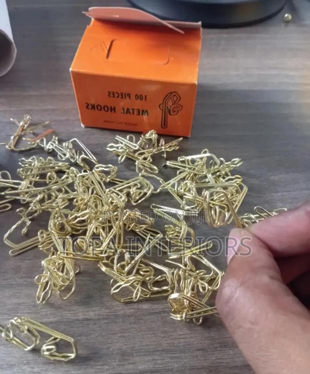 100 Pieces Box Essential Generic Gold Drapery Curtain Hooks