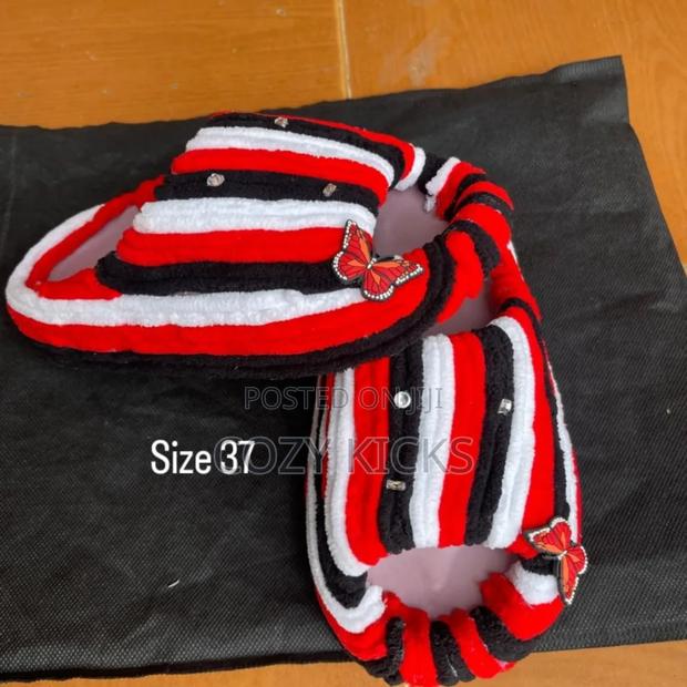 Fluffy Slides and Crocs - thumbnail 7