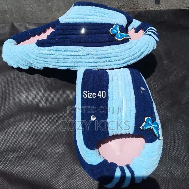 Fluffy Slides and Crocs - thumbnail 9