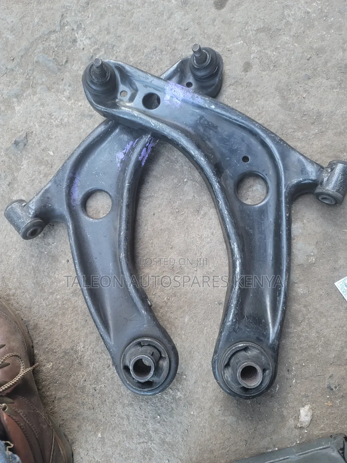 Toyota Vitz Lower Arms Control