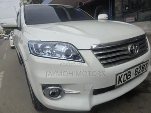 Toyota Vanguard 2013 White