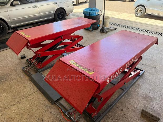 Best Designed High Scissor Carlift 3.5tns Machine With All Accessories - thumbnail 2