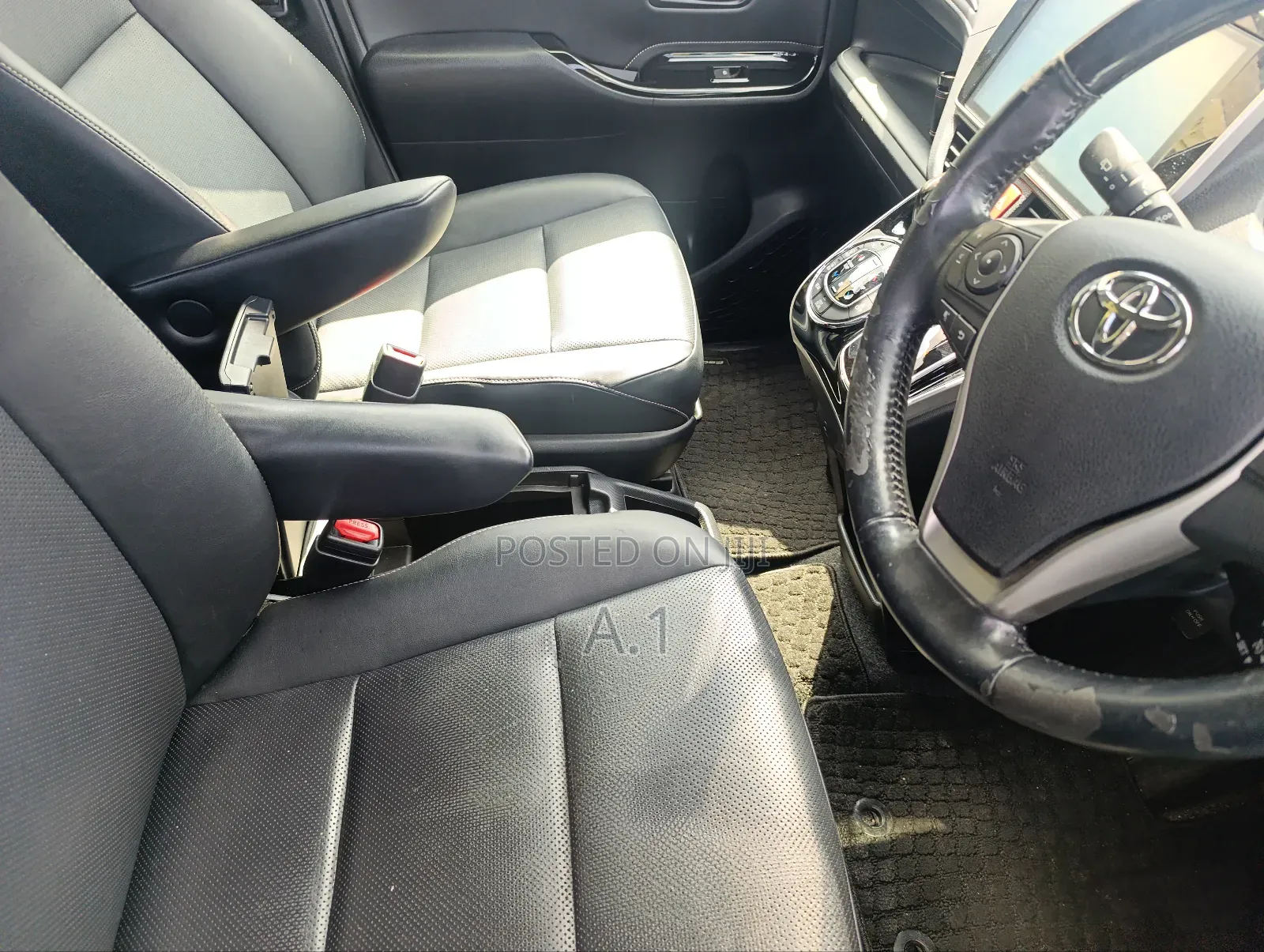 Toyota Esquire 2.0 FWD (7 seater) 2019 Black