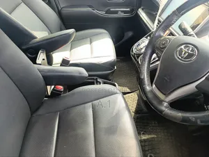 Toyota Esquire 2.0 FWD (7 seater) 2019 Black
