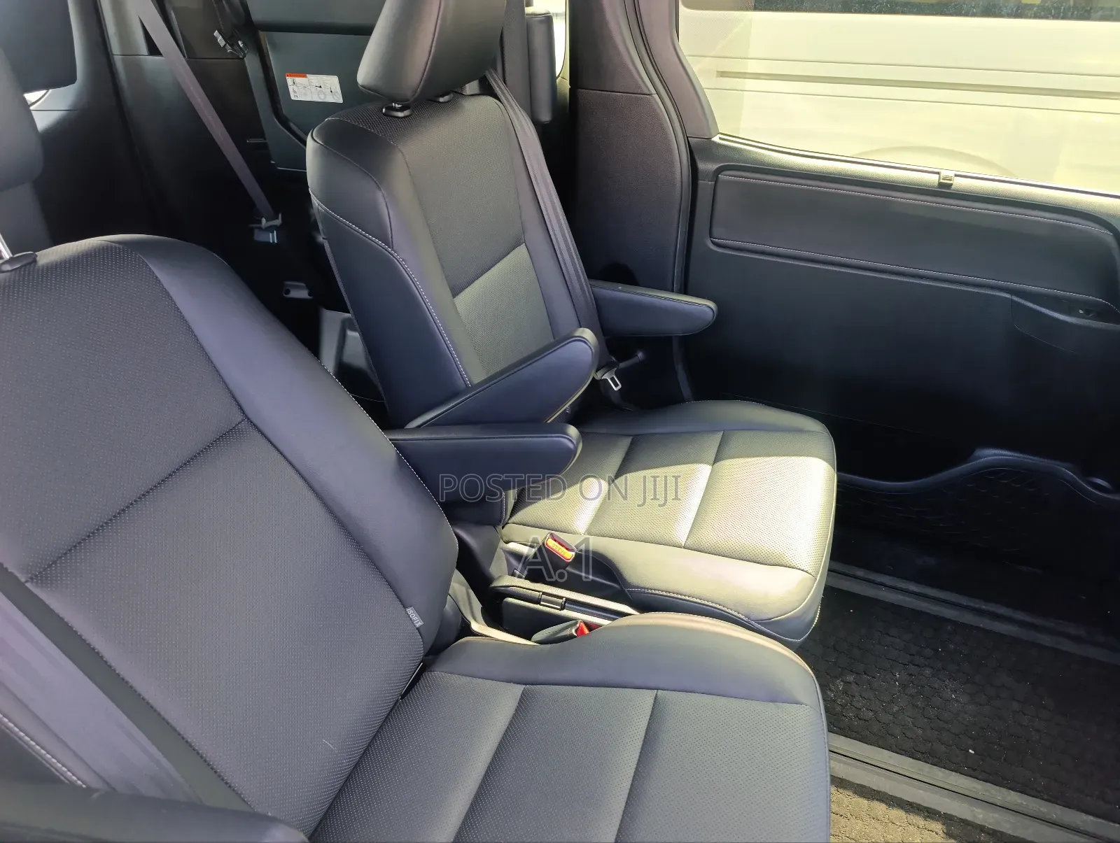 Toyota Esquire 2.0 FWD (7 seater) 2019 Black