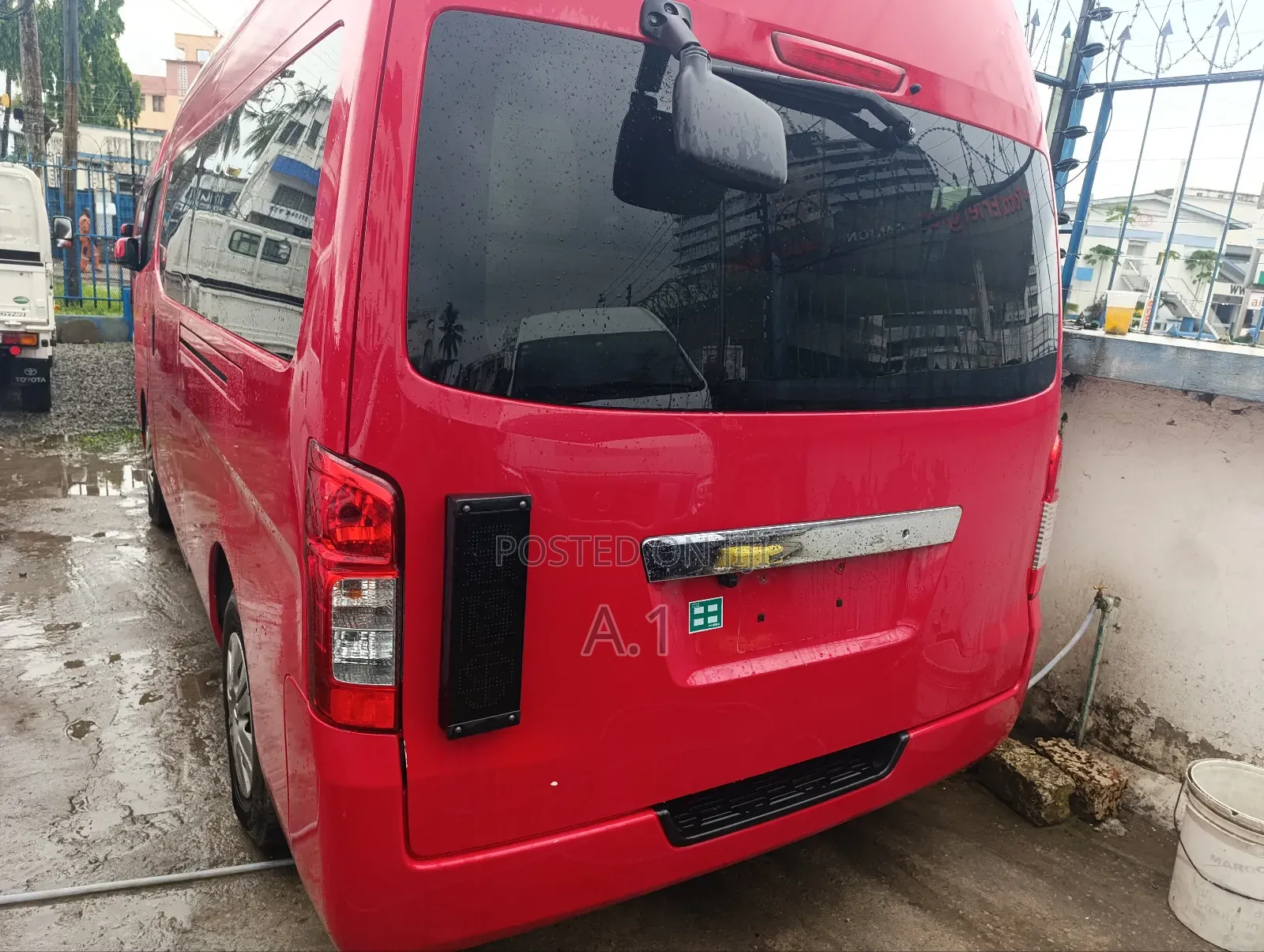 Nissan Caravan (Urvan) 2018 Red