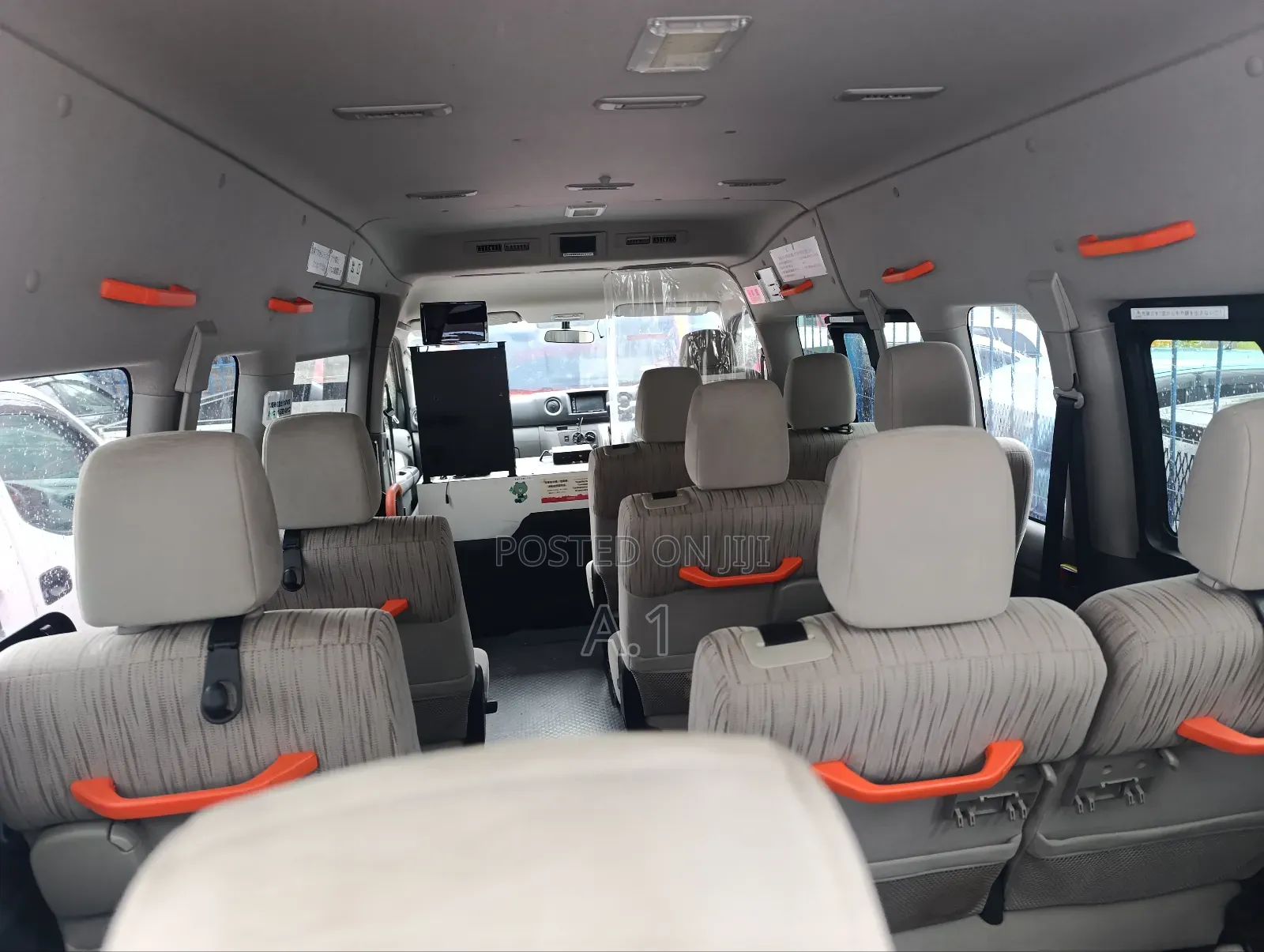 Nissan Caravan (Urvan) 2018 Red