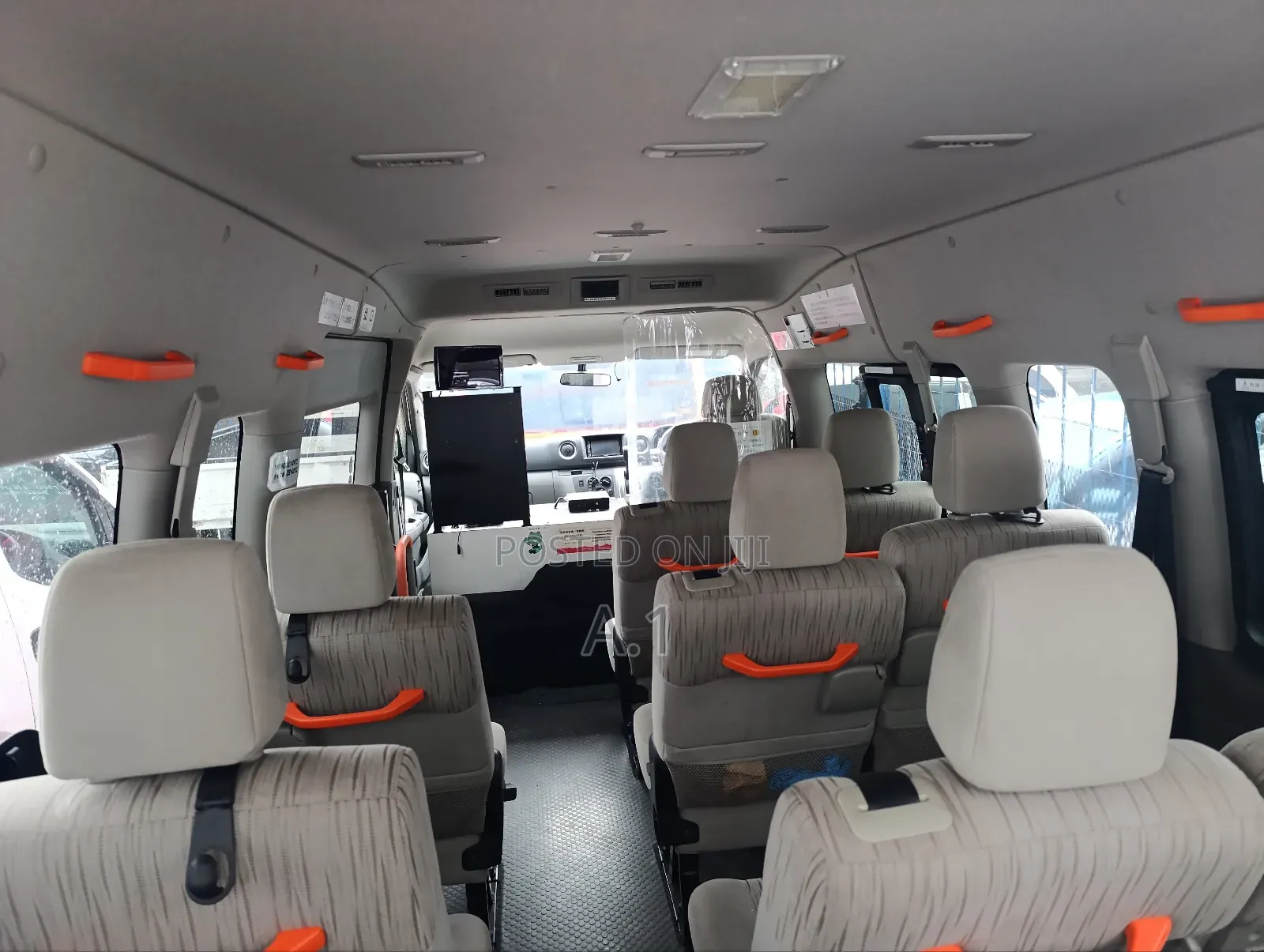 Nissan Caravan (Urvan) 2018 Red