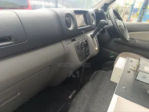 Nissan Caravan (Urvan) 2018 Red
