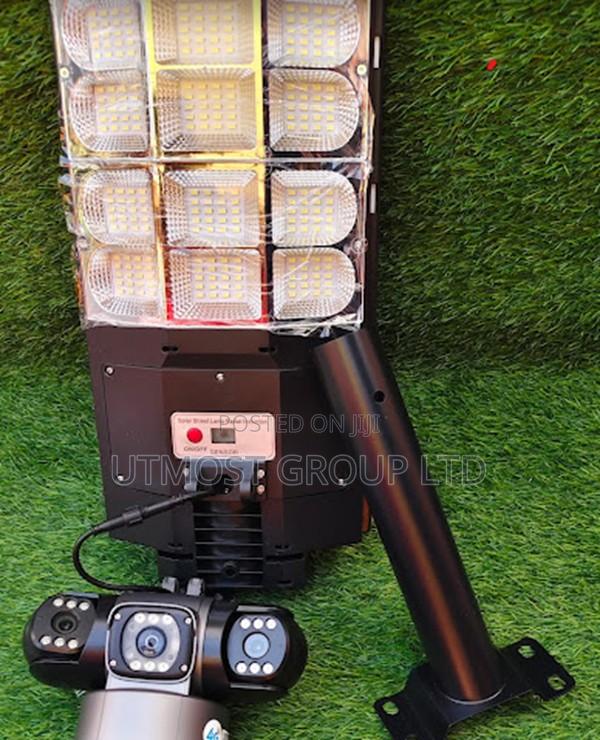Solar 4g CCTV Camera Triple Lens Motion Alert Floodlight