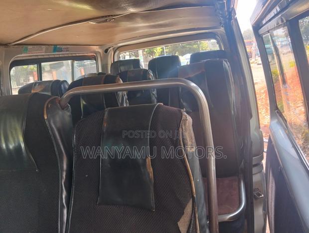 Toyota HiAce 2013 Silver - thumbnail 2