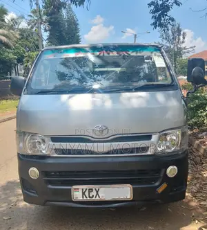 Toyota HiAce 2013 Silver