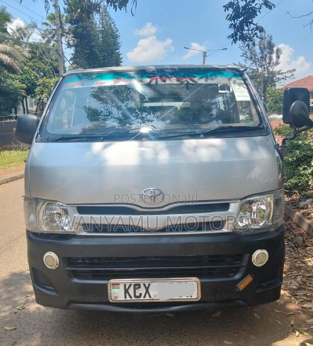 Toyota HiAce 2013 Silver
