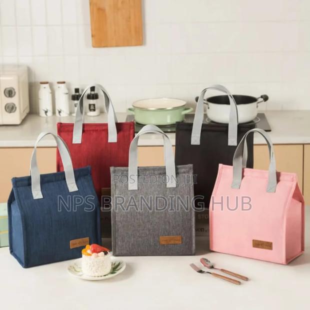 Insulated Tote Lunch Bag 25.5*22.5*13cm Material: Oxford Zn
