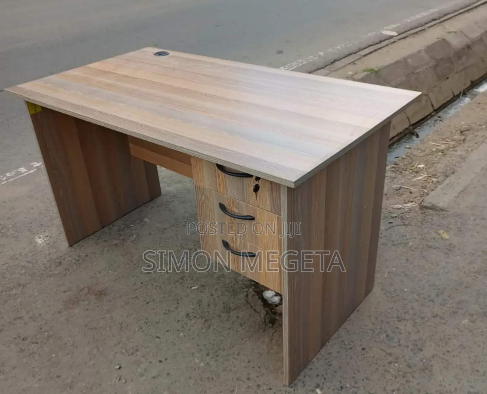 1.0m Office Table at 5800