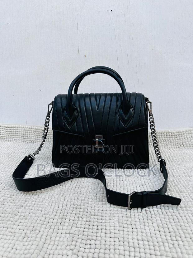 Elegant Black Quilted Leather Handbag With Chain Strap