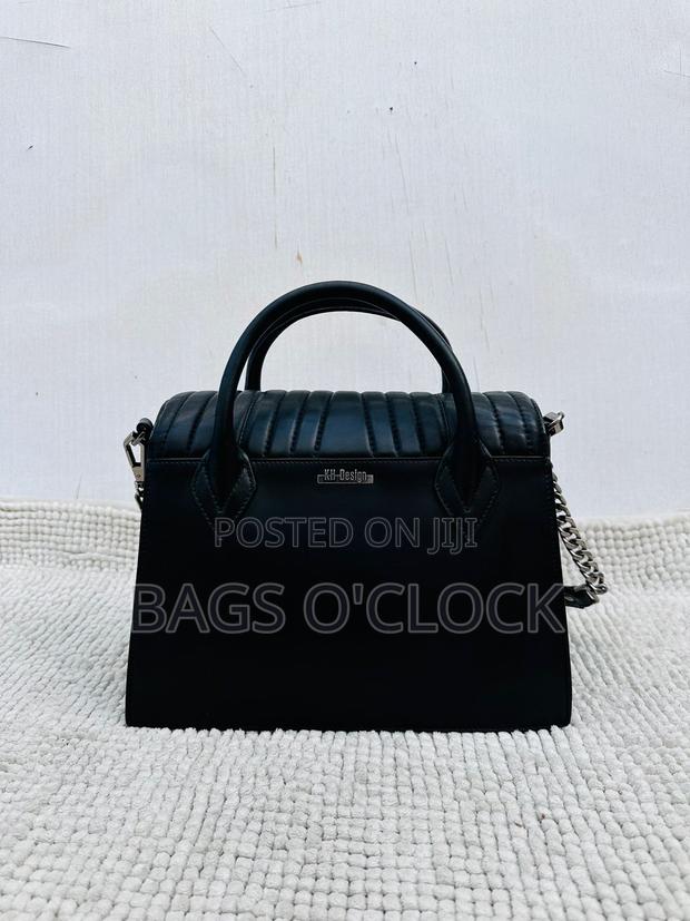 Elegant Black Quilted Leather Handbag With Chain Strap - thumbnail 2
