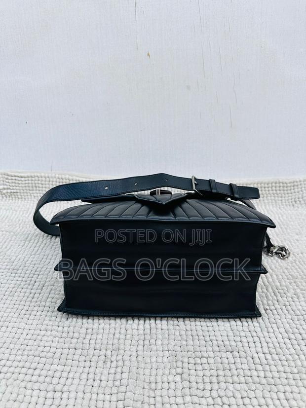 Elegant Black Quilted Leather Handbag With Chain Strap - thumbnail 3