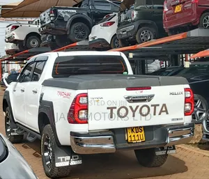 Toyota Hilux 2020 White