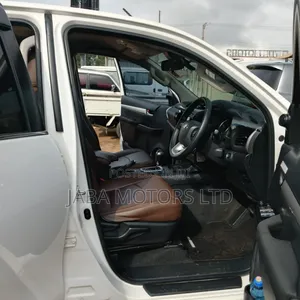 Toyota Hilux 2020 White