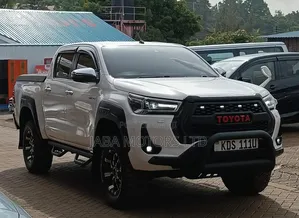 Toyota Hilux 2020 White