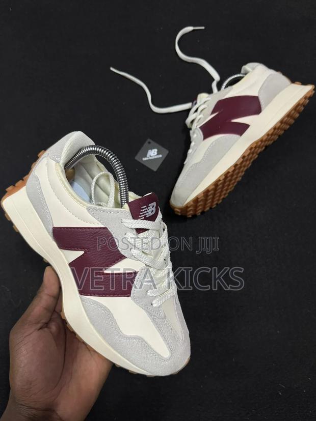 New Balance 327 Sneakers - main view