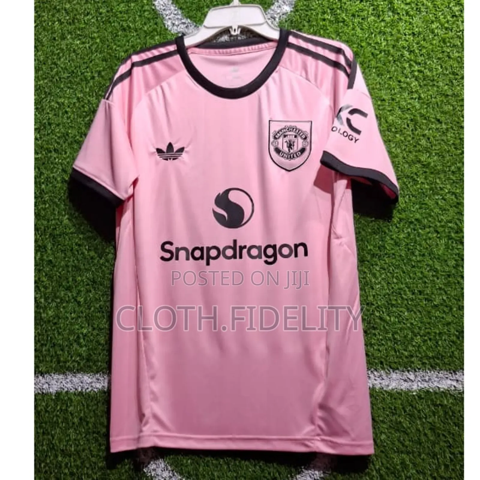 Manchester United Goalkeeper's Kit 25/26.( Pink)