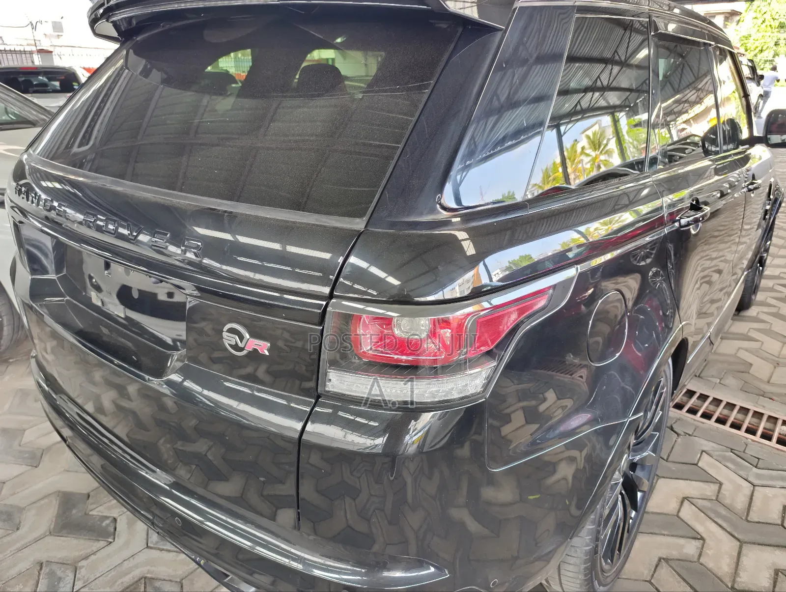 Land Rover Range Rover Sport SVR 2018 Black