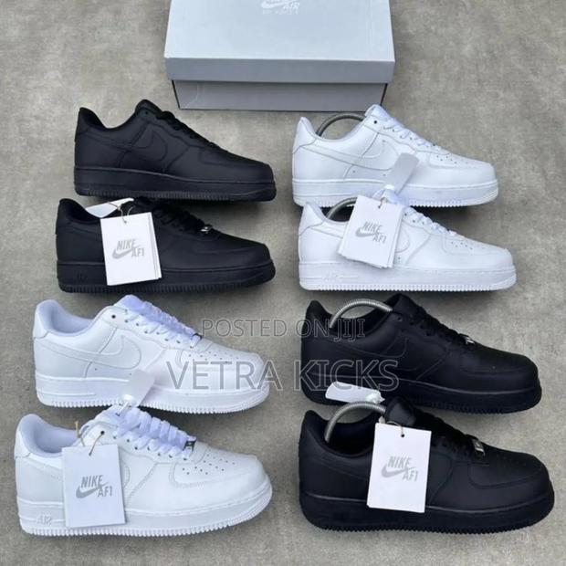Nike Airforce 1 Plain Sneakers