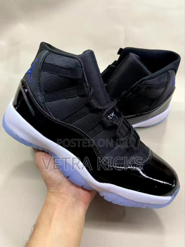 New Air Jordan 11 - thumbnail 2