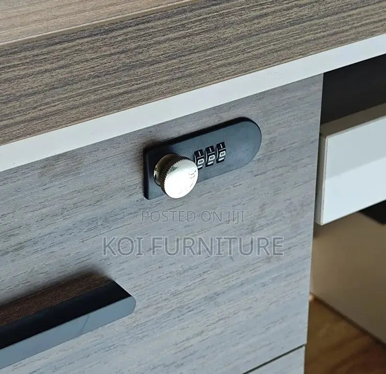 Office Desk; 1400mm Executive Advanced Desk With Lockable Drawers