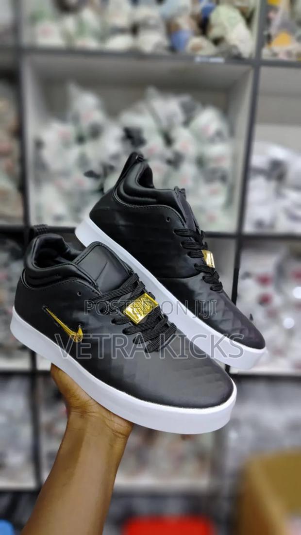 Nike Tiempo Sneakers