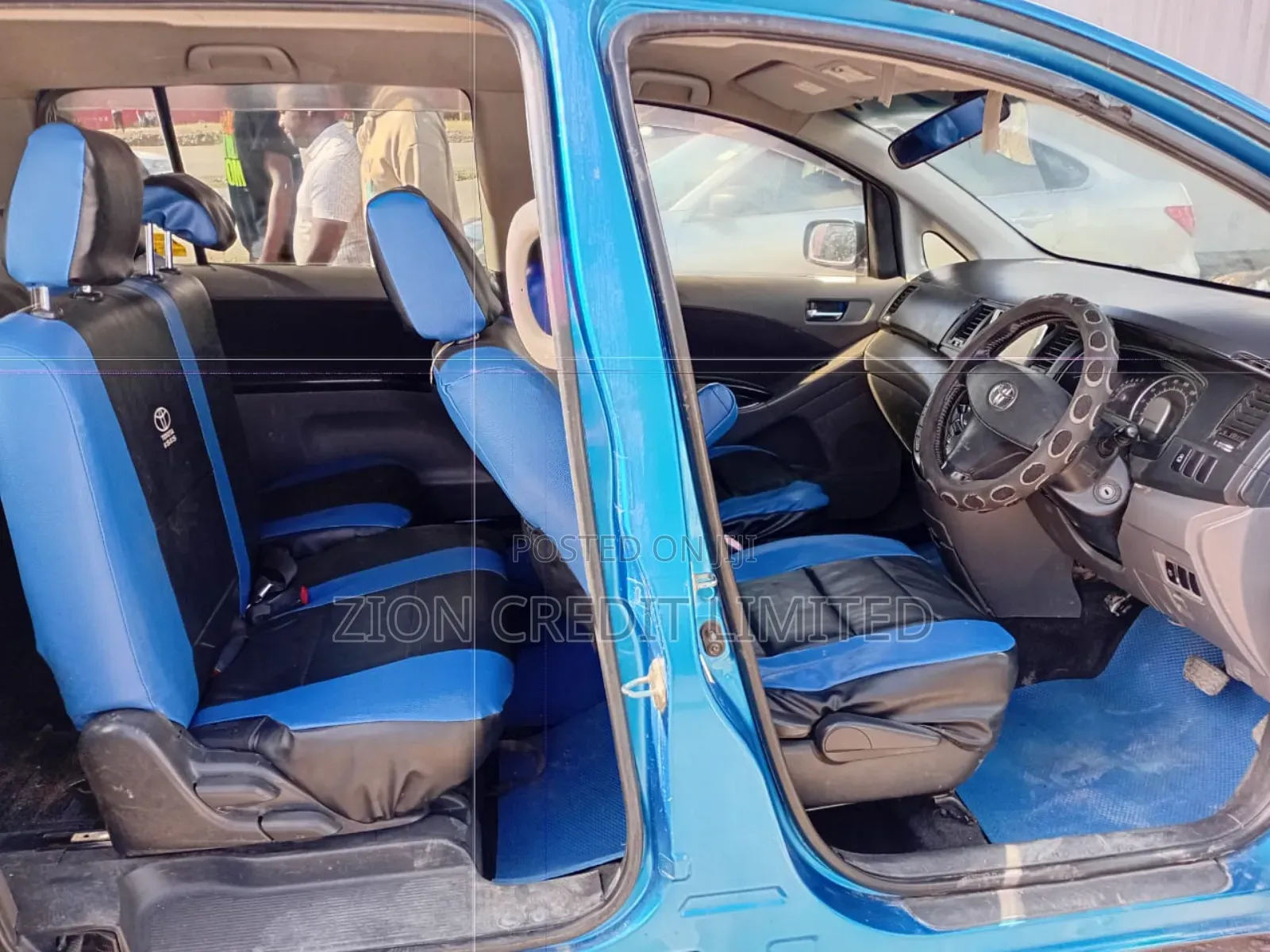 Toyota ISIS 2007 Blue