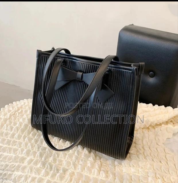 Shoulder Bag. Portions √.Zip √.Quality √ - main view