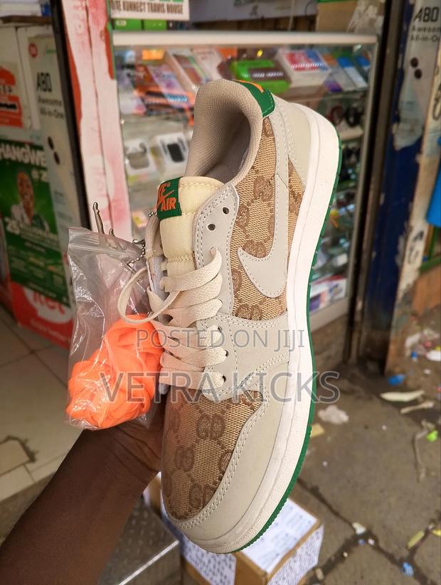 Jordan 1 Low Cut Sb Dunks - thumbnail 2