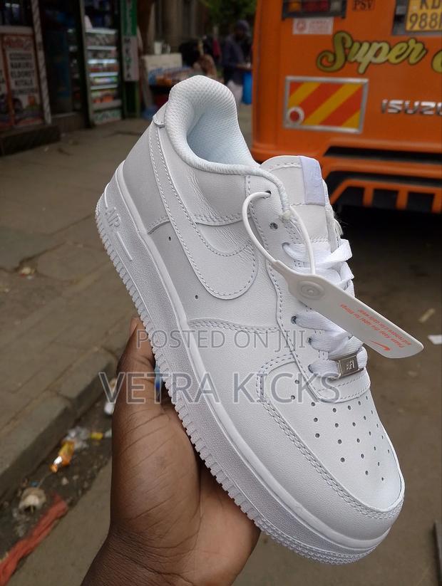 Leather Air Force 1 White Unisex Sneakers - main view